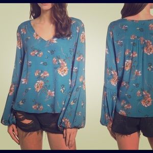 Blue floral balloon sleeve top